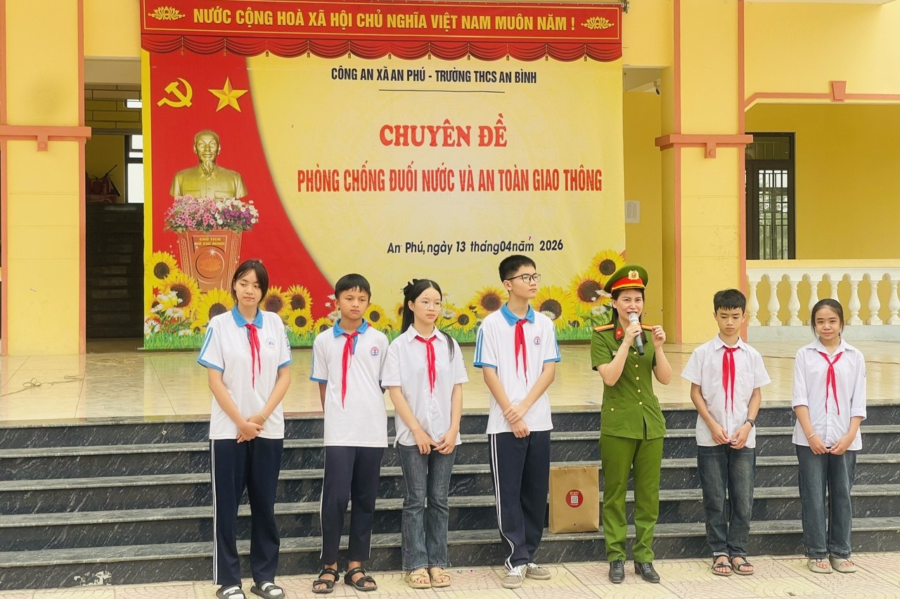 Công an xã An Phú tổ chức sinh hoạt chuyên đề phòng chống đuối nước và trật tự an toàn giao thông tại trường THCS An Bình